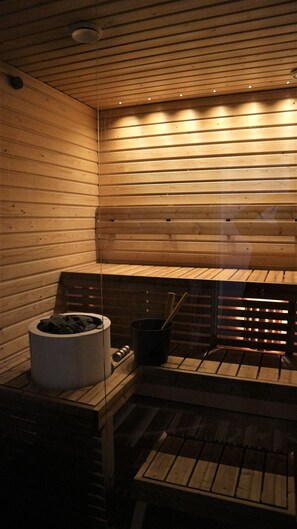 Pro Apartments 5, Sauna (Myllykatu 11 A 3) | Bathroom amenities | Shower, free toiletries, hair dryer, towels