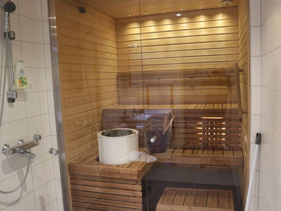 Pro Apartments 5, Sauna (Myllykatu 11 A 3) | Bathroom amenities | Shower, free toiletries, hair dryer, towels
