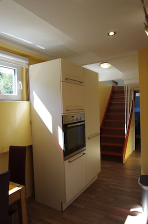 Habitatge mòbil exclusiu (Lorenzo add. cleaning fee 80 EUR) | Cuina privada | Cafetera i tetera i forn amb torradora