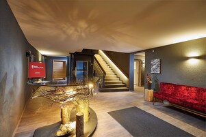 入住/退房自助服务终端