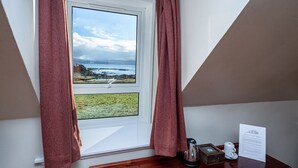 Suite supérieure, 1 lit double, salle de bain attenante, vue sur la mer | Fer et planche à repasser, accès au Wi-Fi (inclus), literie fournie