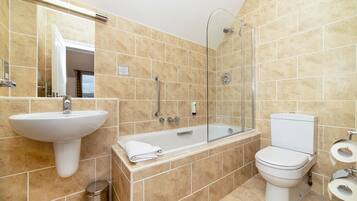 Superior Room, 1 Double or 2 Single Beds, Ensuite, Sea View | Bathroom | Combined shower/bathtub, free toiletries, hair dryer, towels