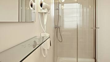 Twin Room, Private Bathroom | Bathroom