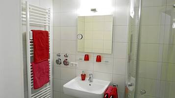 Apartemen, 1 kamar tidur, Bebas Asap Rokok, dapur kecil | Kamar mandi | Shower, pengering rambut,  dan handuk