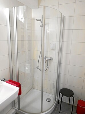 Apartment, 1 Bedroom, Non Smoking, Kitchenette | Bathroom shower - Apartment im Hügelhaus (Meersburg)