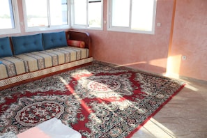 1 makuuhuone, ylelliset vuodevaatteet, pimennysverhot