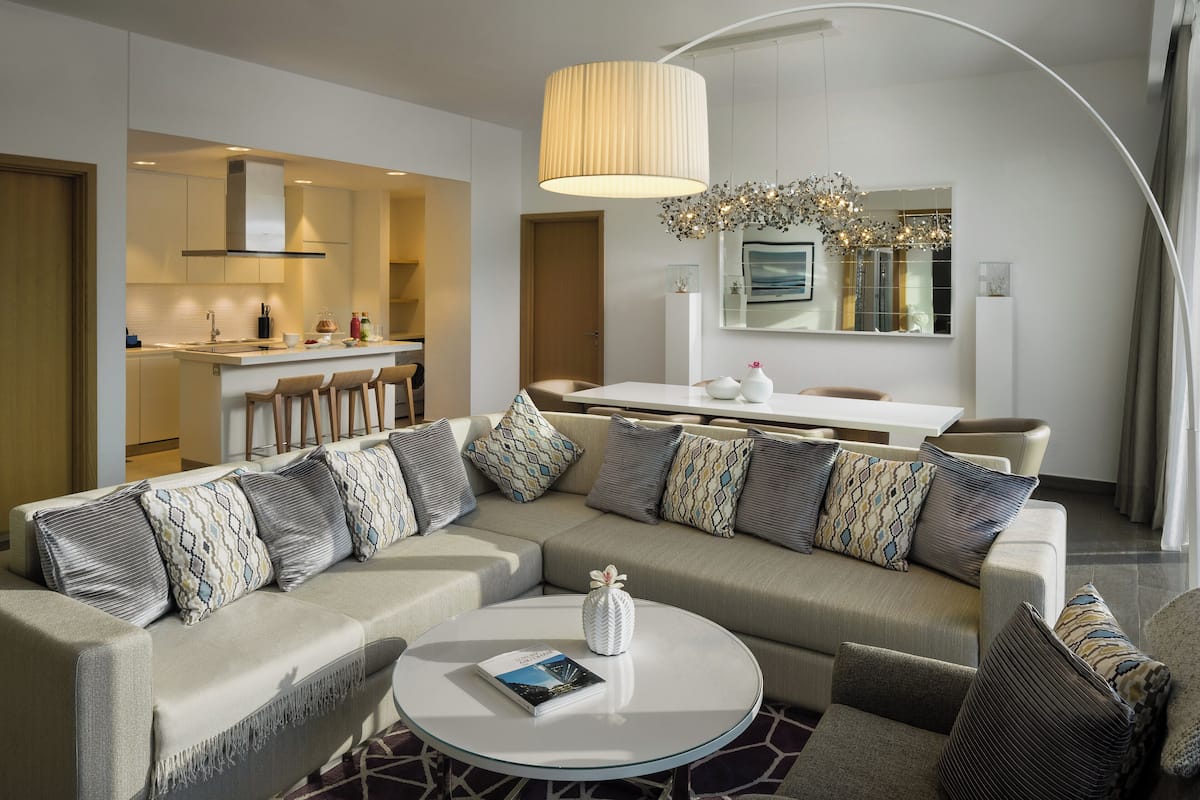 Flat-screen TV, heated floors