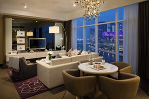 1 habitación, edredón, caja de seguridad en la habitación y escritorio 