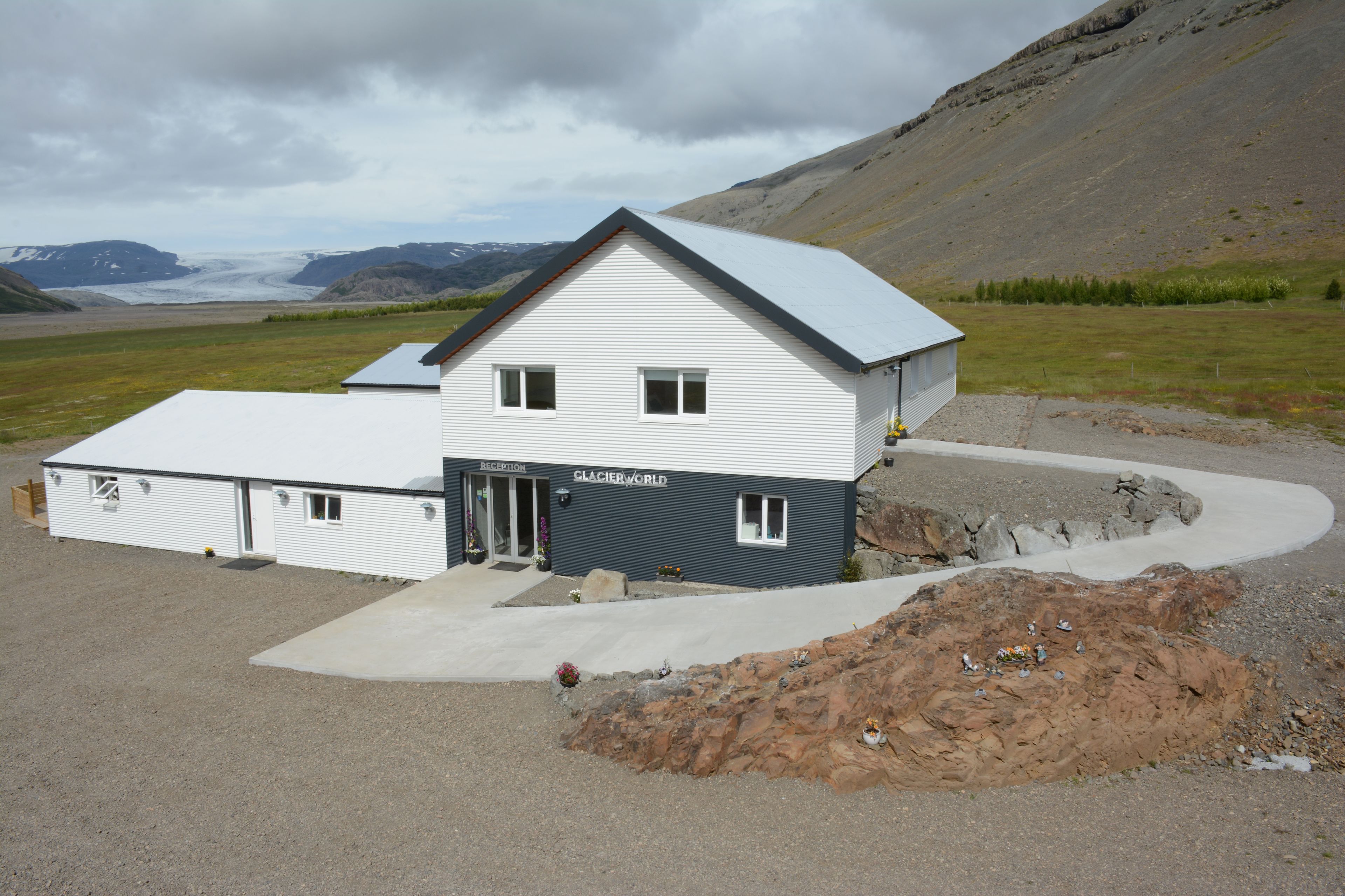 المنشأة من الخارج