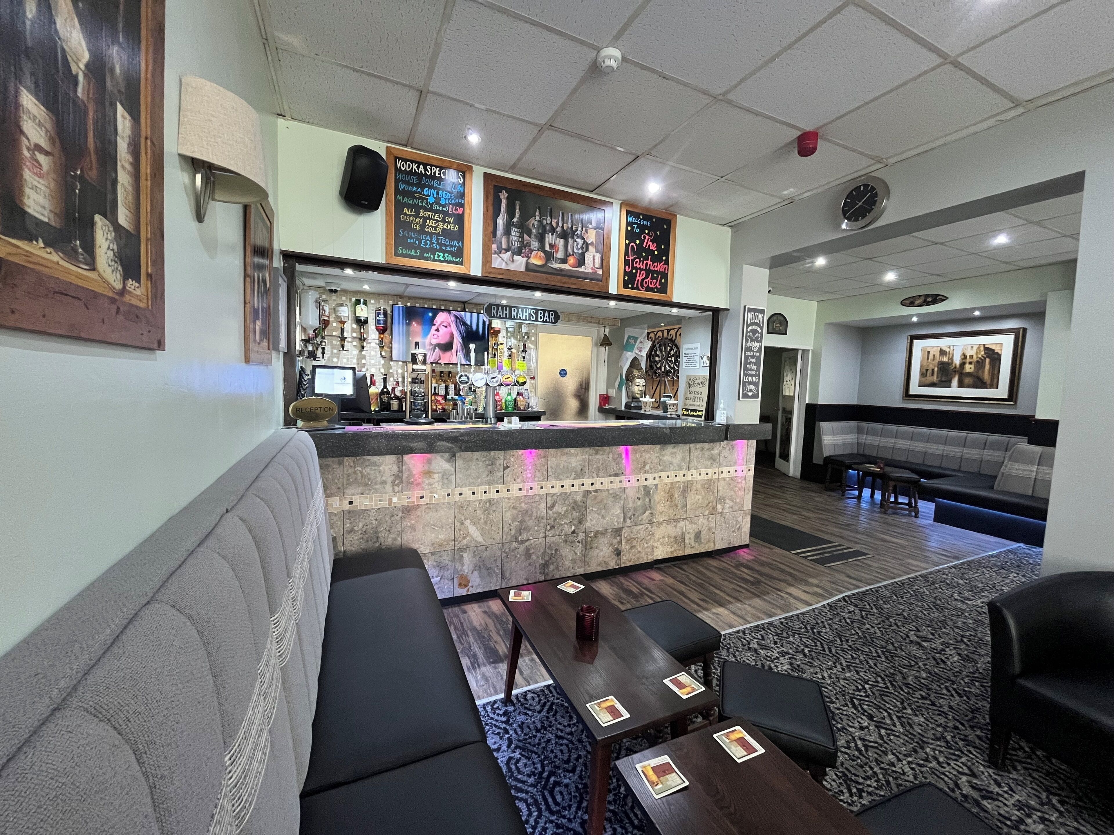 入住/退房自助服務台