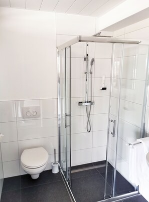 Handtücher, Seife, Shampoo, Toilettenpapier
