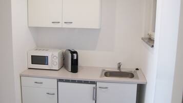 Standard Double Room, 1 Double Bed | Private kitchen | Fridge