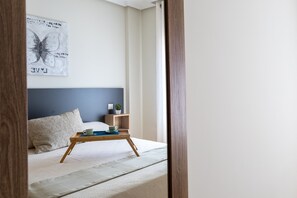 Ducha, artículos de tocador gratuitos, secador de pelo, toallas