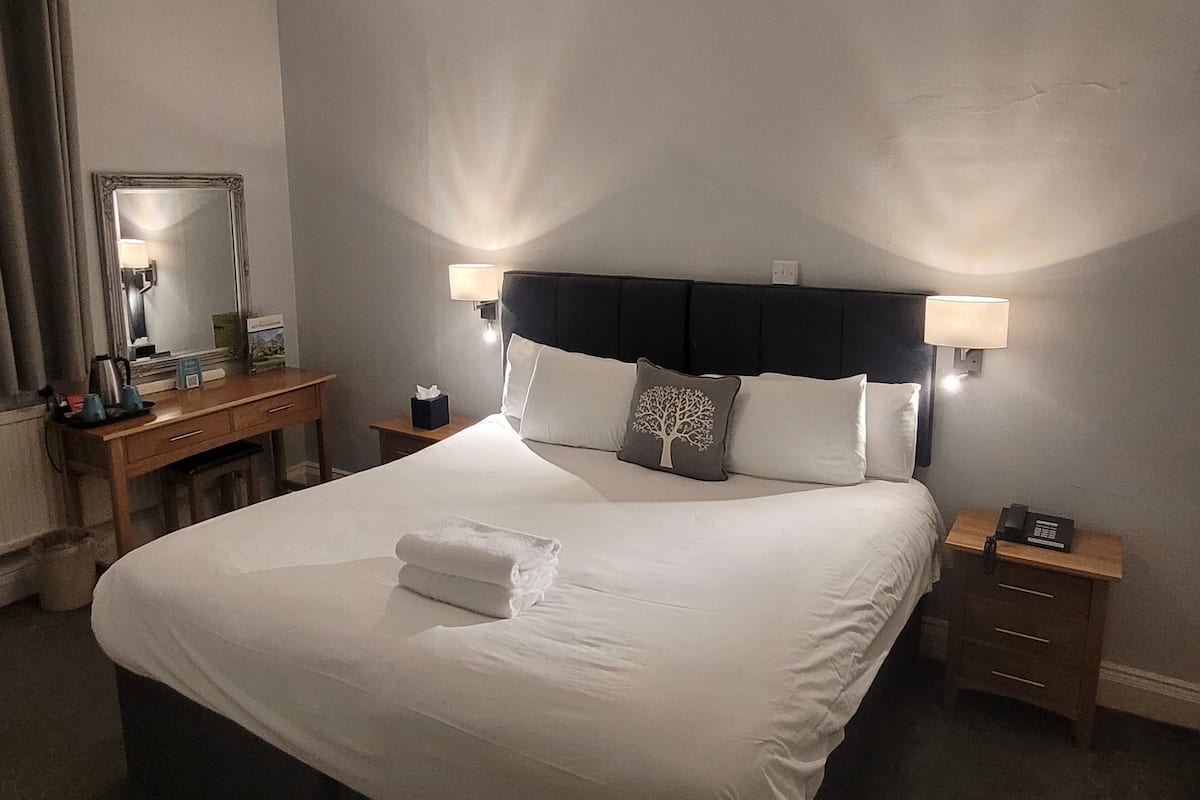 Camera doppia | 1 camera, biancheria da letto ipoallergenica, una scrivania