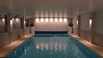 Indendørs pool