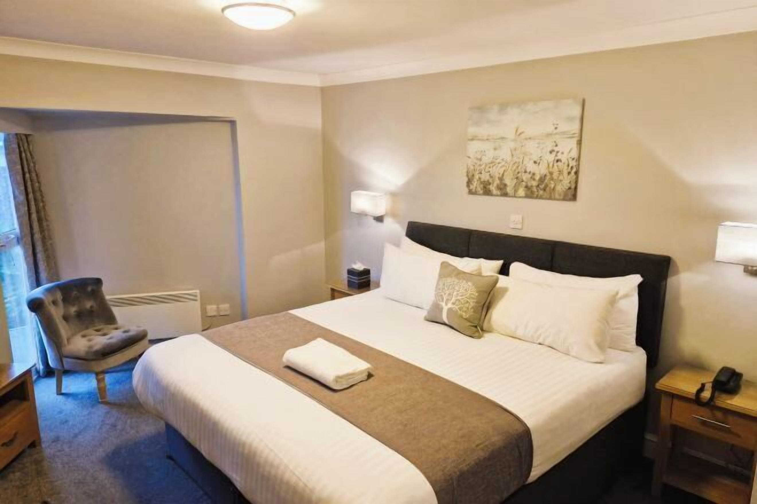 Hypo-allergenic bedding, desk, iron/ironing board, free WiFi