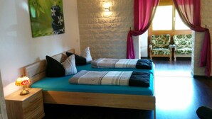Rom (6-Betten-Zimmer) | Oppholdsområde | Flatskjerm-TV