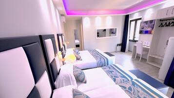 Luxury-Vierbettzimmer, Stadtblick, Turm | Bettwäsche aus ägyptischer Baumwolle, hochwertige Bettwaren