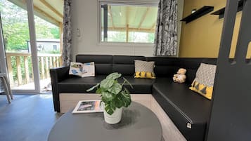 Mobil-home Premium"tribu" 6/7 pers | Living area | Table tennis
