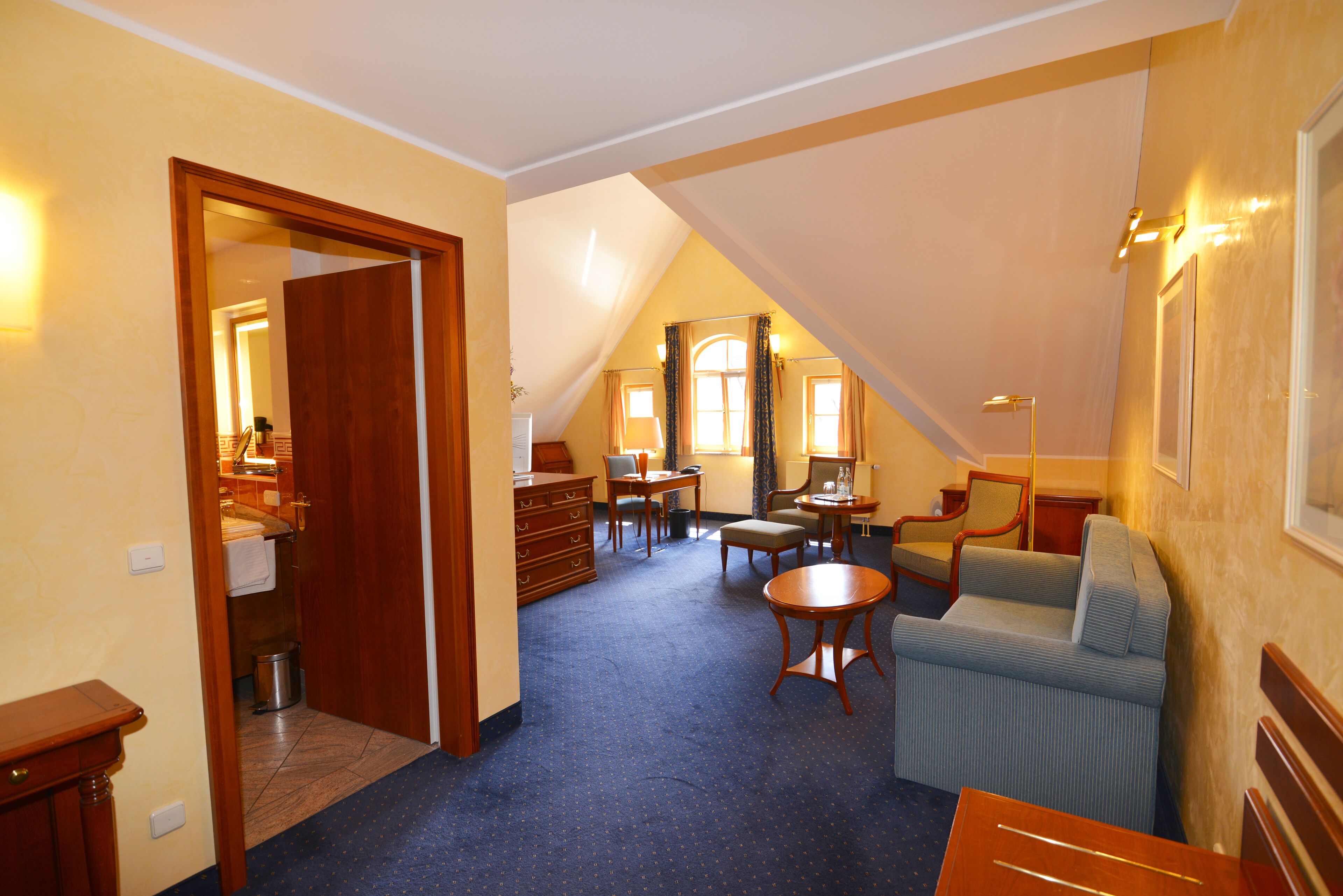 junior-suite | living area | flat-screen tv