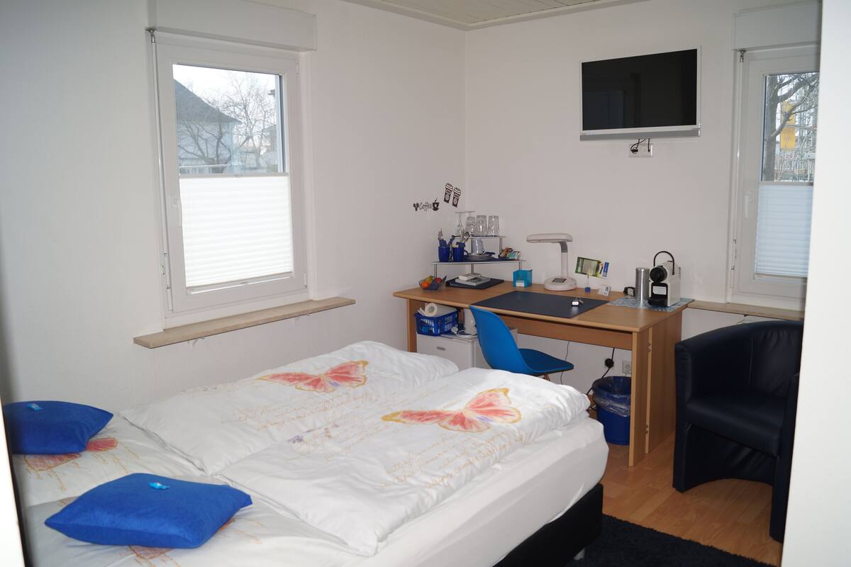 Double Room | Hypo-allergenic bedding available, down comforters, minibar, desk