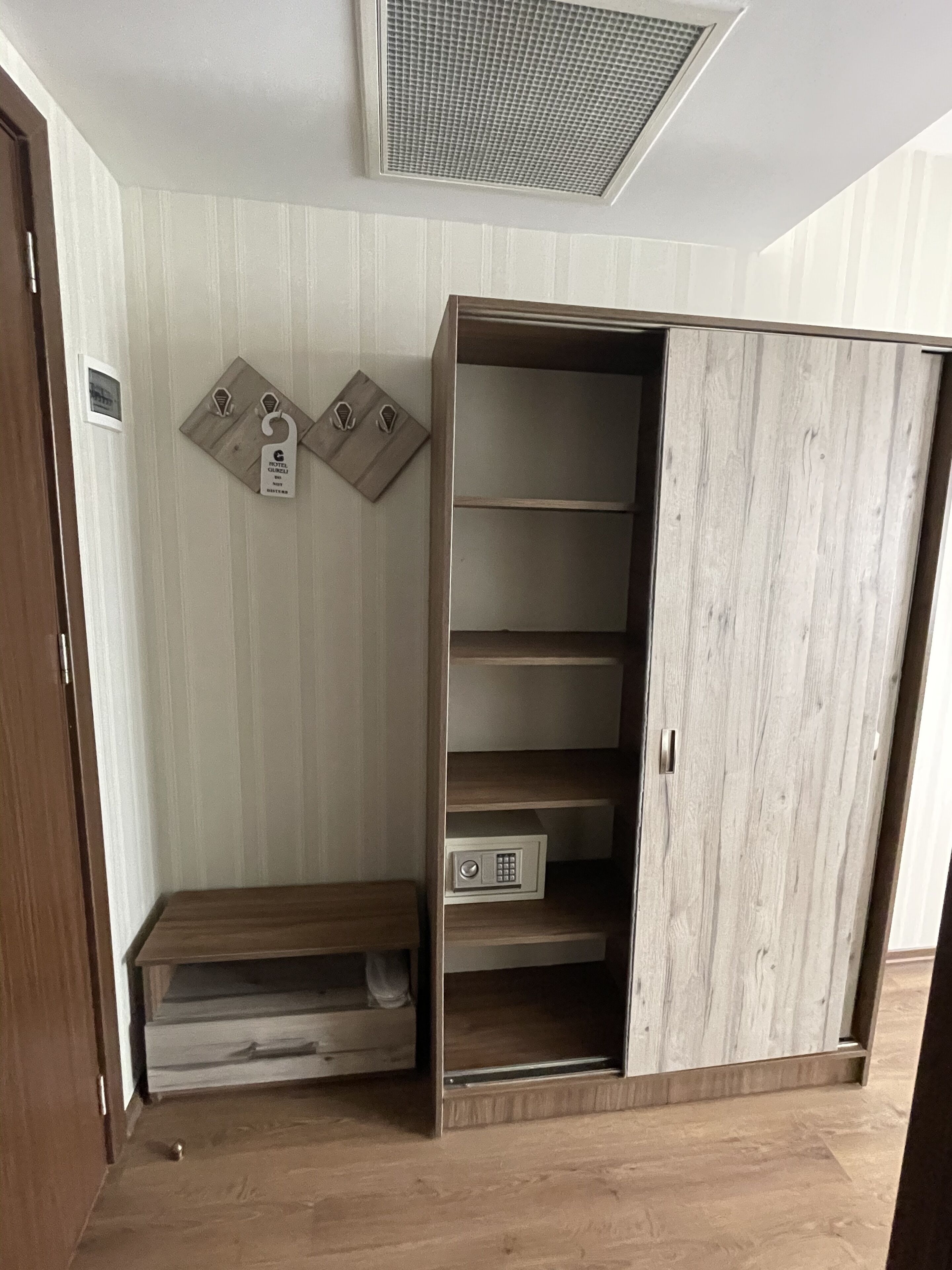 economy double room | 1 bedroom, premium bedding, minibar, in-room safe