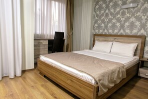 Deluxe enkelrum - balkong | Sängtillbehör av högsta kvalitet och minibar