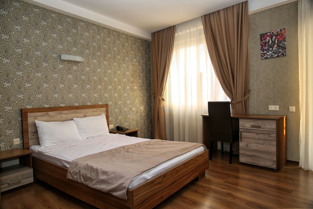 Premium bedding, minibar, in-room safe, desk