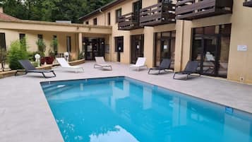 Piscine extérieure (ouverte en saison)