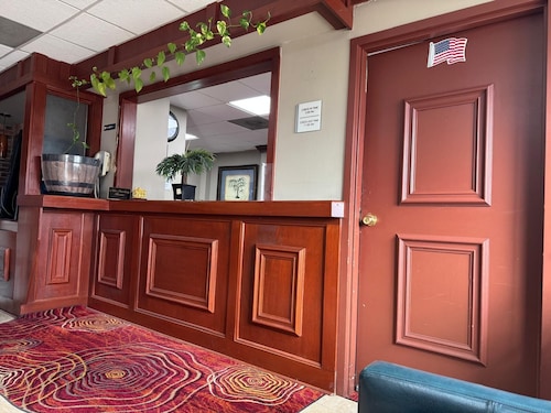 Econo Lodge Cleveland Beachwood Near I-271