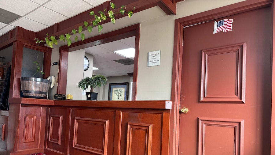 Econo Lodge Cleveland Beachwood Near I-271