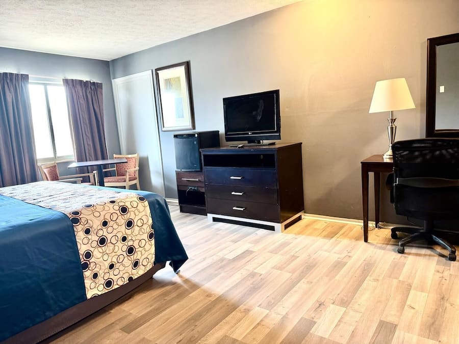 In-room safe, desk, iron/ironing board, free WiFi