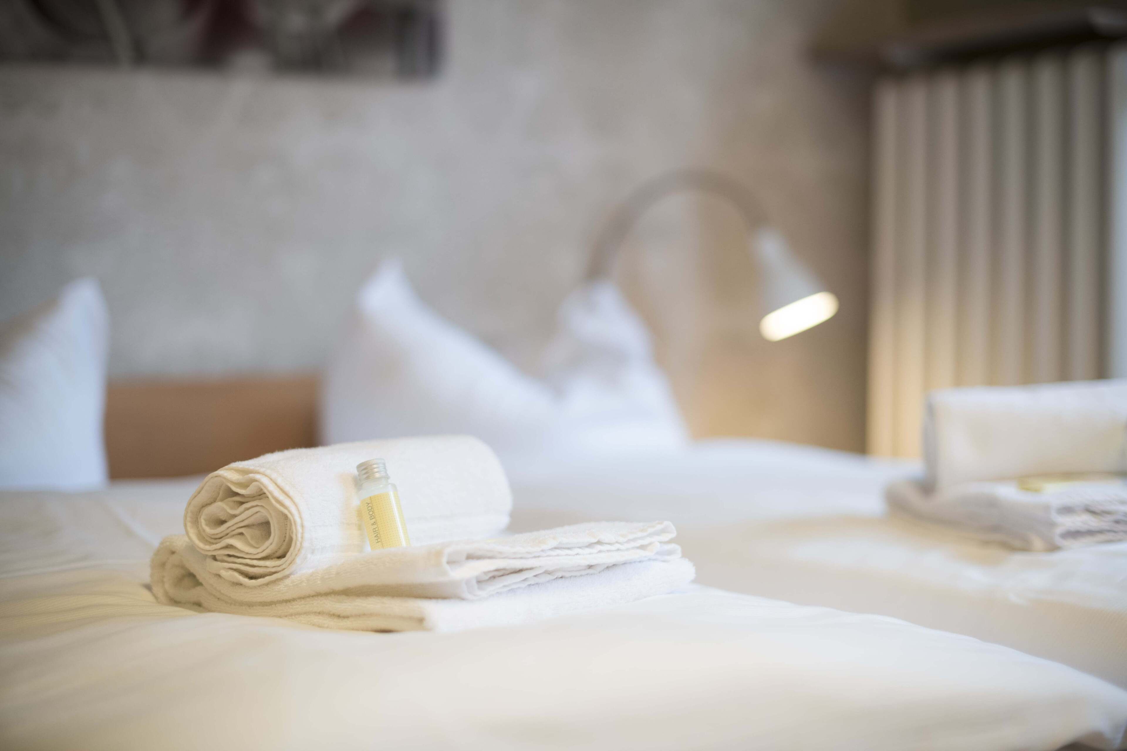 family room | 1 bedroom, premium bedding, desk, iron/ironing board