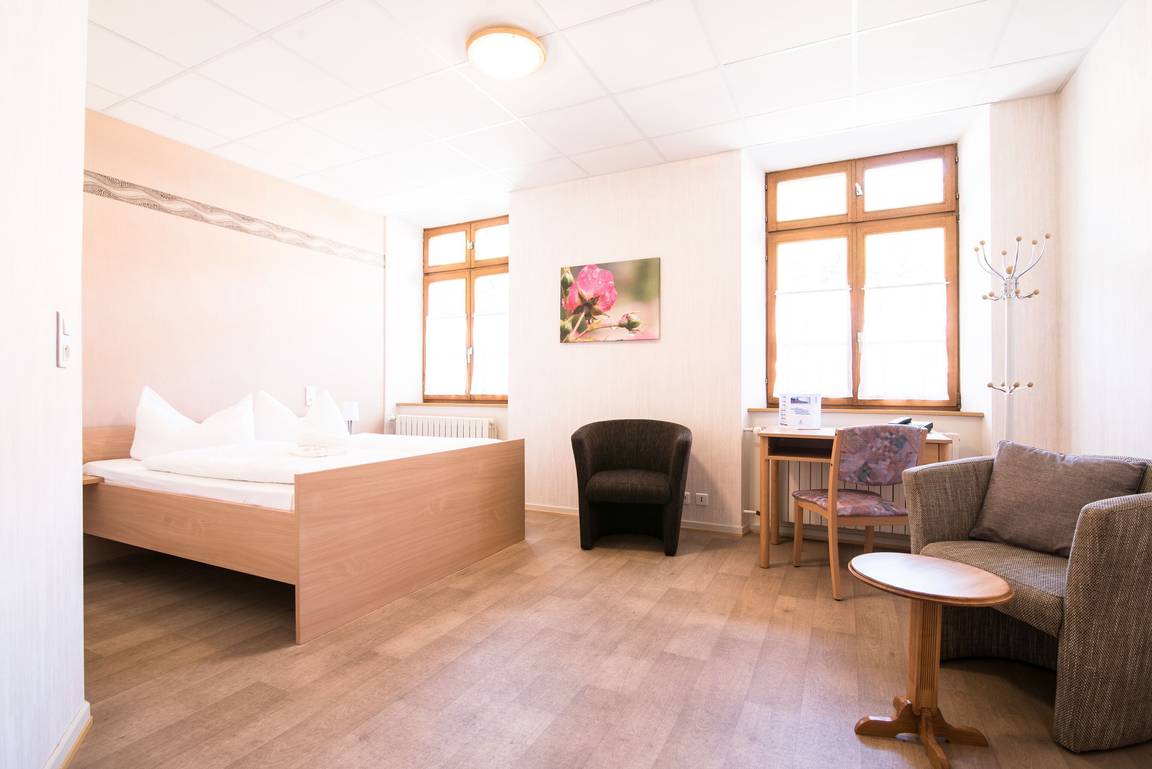 Premium bedding, desk, iron/ironing board, free WiFi