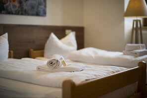Twin Room | Premium bedding, desk, iron/ironing board, free WiFi - Hôtellerie du Couvent (Oberbronn)