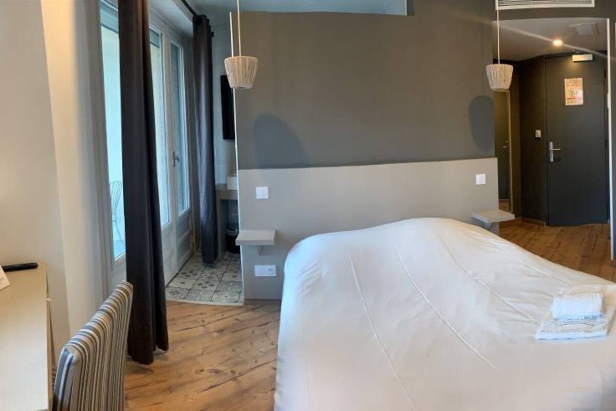 舒適雙人房, 陽台 | 書桌、隔音、熨斗/熨衣板、免費無線上網