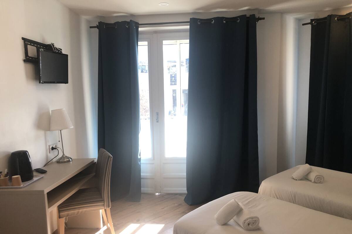 豪華雙人或雙床房 | 書桌、隔音、熨斗/熨衣板、免費無線上網