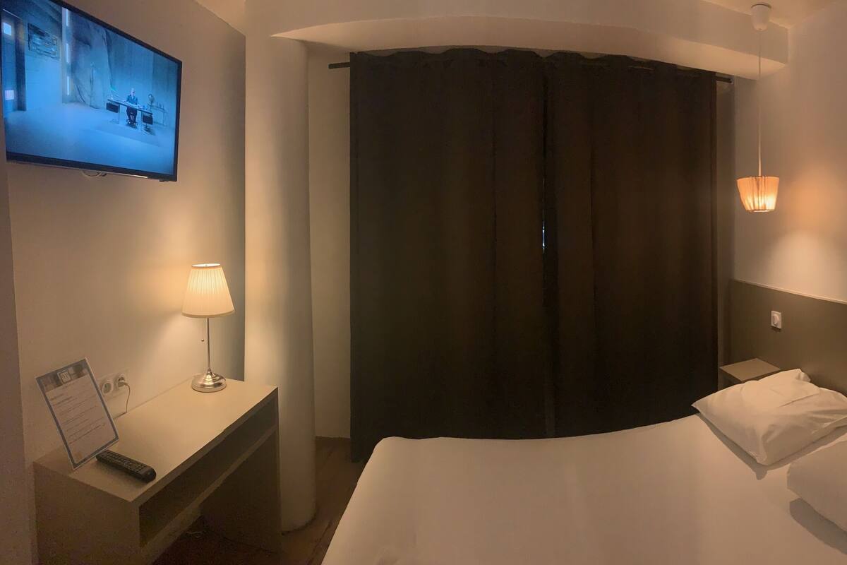 舒適雙人房 | 書桌、隔音、熨斗/熨衣板、免費無線上網