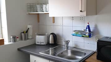 Cookware/dishes/utensils