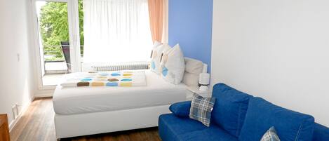 Basic Apartment, 1 Bedroom, Non Smoking, Kitchenette | 1 bedroom, premium bedding, iron/ironing board, free WiFi