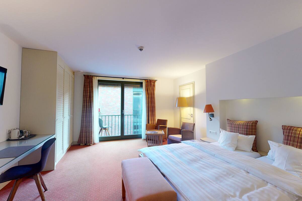 Business Double Room Single Use | Peti besi dalam bilik, langsir/tirai gelap terus, Wi-fi percuma 