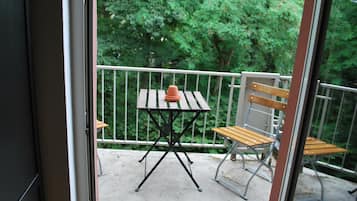 Deluxe-Doppelzimmer, 1 Queen-Bett, Gemeinschaftsbad, Parkblick | Balkon