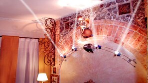 Romantic Double Room, Non Smoking | In-room safe, individually decorated, individually furnished, desk - Villa Arianna (Taormina)