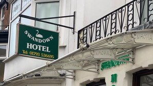 Exterior - Swandown Hotel (Swindon)