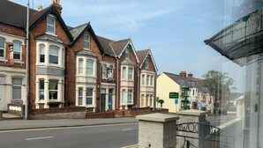 Exterior - Swandown Hotel (Swindon)