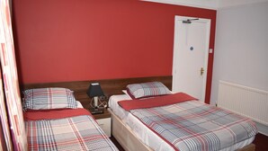 Room - Swandown Hotel (Swindon)