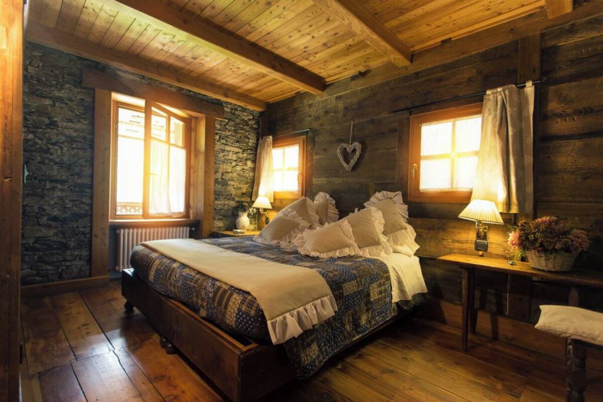 Double Room | Desk, free WiFi, bed sheets