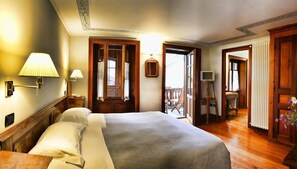 Habitación doble | Escritorio, wifi gratis y ropa de cama