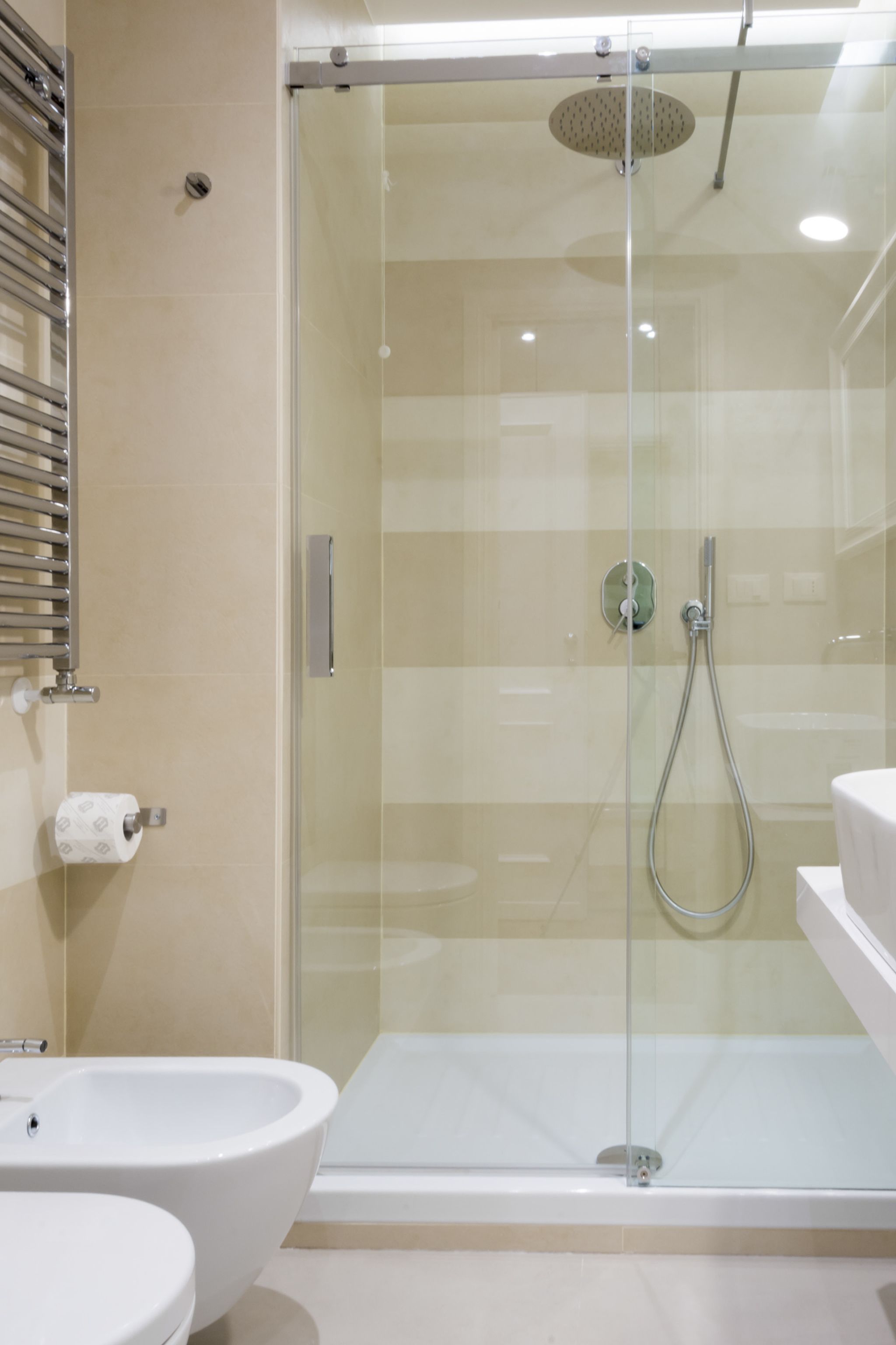 Ducha y cabezal de ducha tipo lluvia