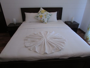 Apartemen Keluarga, 2 kamar tidur | 2 kamar tidur, seprai premium, dan meja kerja